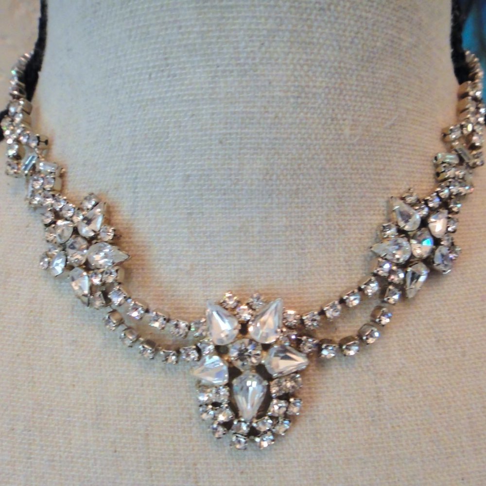 Rhinestone Vintage - Picture 13 of 15